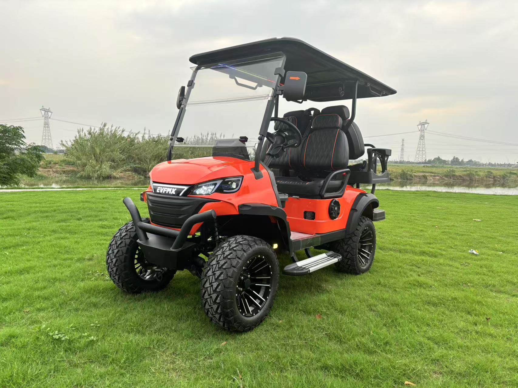 越野款電動(dòng)高爾夫觀光車